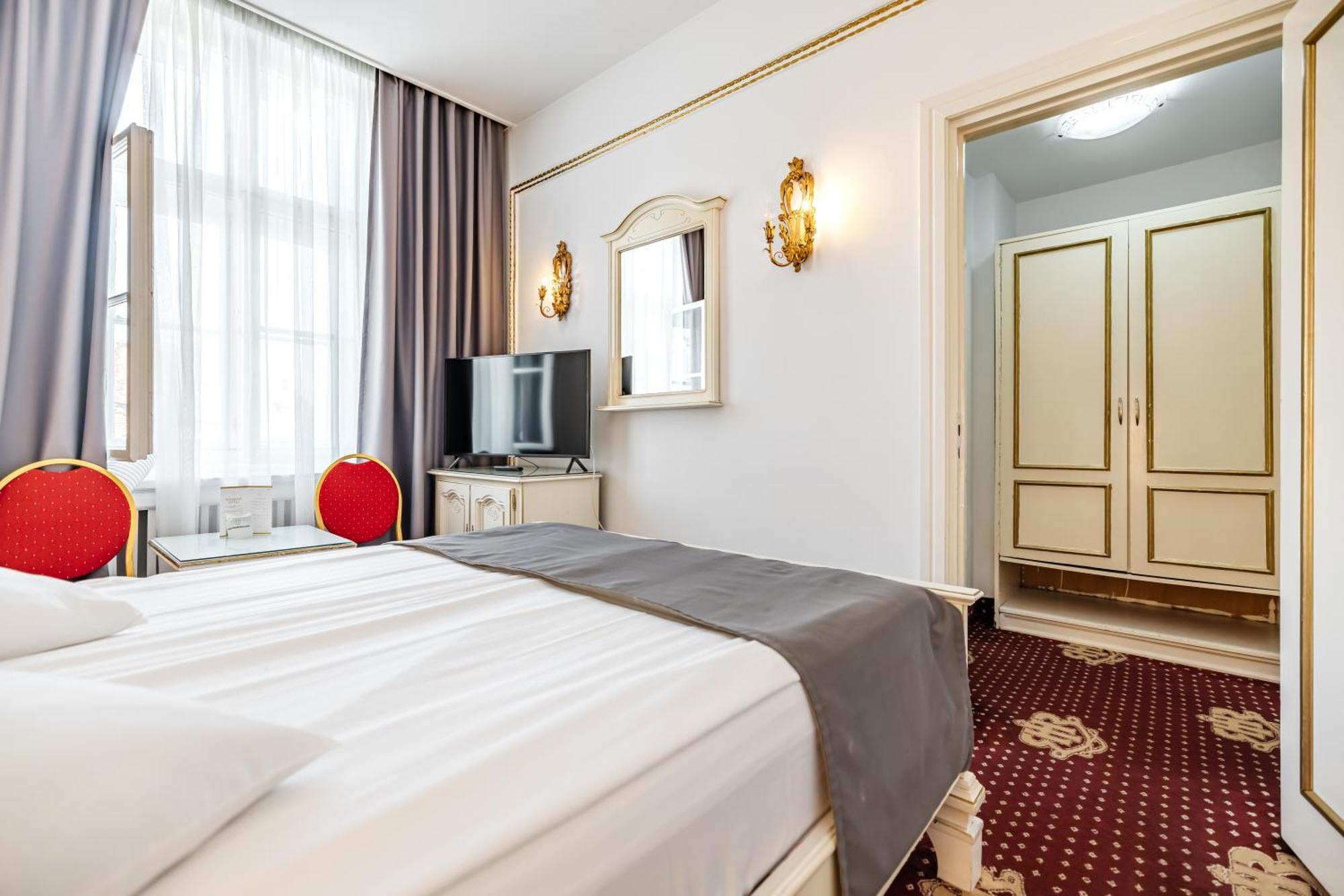 Hotel Imparatul Romanilor Sibiu Exterior foto