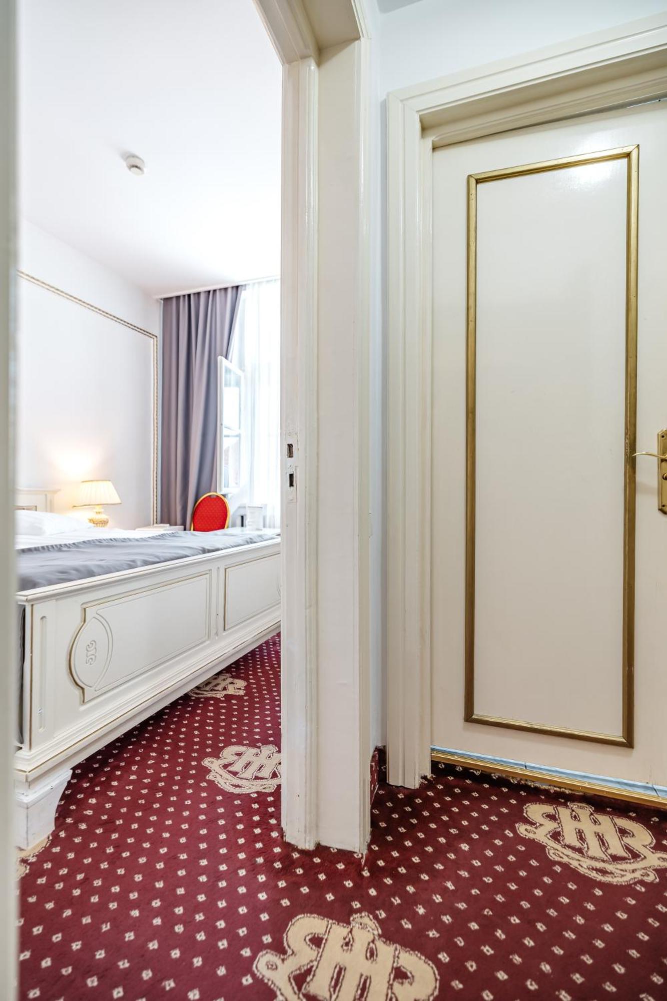 Hotel Imparatul Romanilor Sibiu Exterior foto